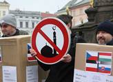 V Olomouci uspořádali protiislámští aktivisté happ...