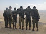 V Micpe Ramon v Negevské poušti. Vojáci před někol...
