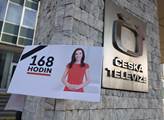 Pietní místo pořadu 168 hodin u hlavní budovy Česk...