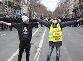 Po celé Francii opět probíhaly demonstrace žlutých...