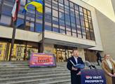 Dozimetr a mrtví. Děti bez rodiče! Okamura vtrhl k Rakušanovi. Natočeno