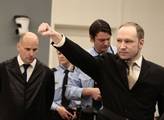 V procesu s Breivikem se ocitla na pranýři i norská policie - akci zvrtala
