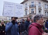 Demonstrace za nezávislost české justice v Hradci ...