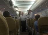 Prezident Miloš Zeman v letadle na cestě do Peking...