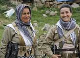 Ze základen v horách kurdské jednotky pešmergů, kt...
