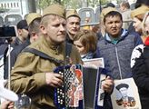 V Moskvě se včera konal pochod Nesmrtelného pluku....