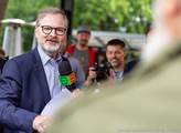 Premiér Fiala: S Rakušanem a Hřibem na víno. A přiťukneme si