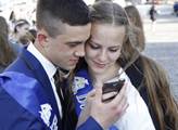 Ruská mládež oslavuje složení maturity
