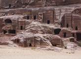 Skalní město Petra zbudovali Nabatejci a dobudoval...