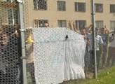 Skrývá vláda něco? Vnitro se připravuje na velkou vlnu uprchlíků, odhaluje česká novinářka a předkládá důkazy