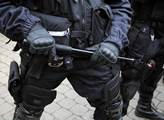 Drsný zásah policistů v Nizozemsku. Obušky v akci