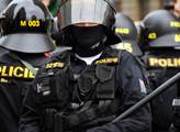 Tři slovenští policisté zaklekli poslance. Půjdu za papežem, varoval