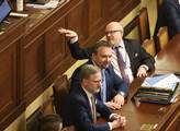 Ve sněmovně se opoziční poslanci pustili do minist...