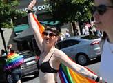 Duhový průvod na Letenskou pláň završil LGBT+ fest...