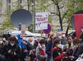 Protest na Václavském náměstí v Praze upozorňující...