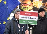 Protest při příjezdu maďarského premiéra Viktora O...