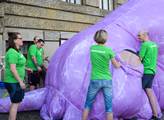 Greenpeace nafoukla maketu chobotnice šeříkové, ab...
