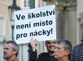 Bátorův syn: Havlovci nám chodí vytloukat okna a vyhrožují smrtí