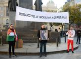 Demonstrace za návrat českého krále. Republiky byl...