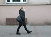 Výsměch Čechům v Německu, protože nosíme roušky? Strašné žvásty, naprostá lež. Máme reakci tamní obyvatelky