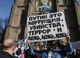 Demonstrace ruských občanů žijících v Česku proti ...