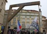 Na Malostranském náměstí v Praze se konala demonst...
