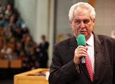 Kandidát na prezidenta Miloš Zeman měl přednášku n...