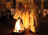 Velikonoční vigilie s kardinálem Dominikem Dukou v...