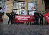 Protest proti Jiřímu Paroubkovi před Obecním domem...