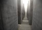 Jan Urbach: Němci v Buchenwaldu lyžují a sáňkují i na hrobech obětí