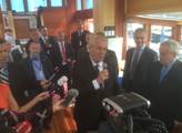 Miloš Zeman na lodi při projevu k českým krajanům 