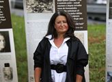 U památníku atentátu na Heydricha: Propagace fašismu a pozměňování historie? Z malého doutnání může být požár, řekla příbuzná Jana Kubiše