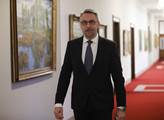 Ministr obrany Metnar čelí podezření z plagiátorství