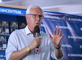 Voliči křiváka Drahoše, propleskněte se, vyzývá drsná blogerka poté, co začal prezidentský kandidát předvádět nyní