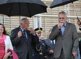 Prezident Miloš Zeman pozval svého předchůdce Václ...
