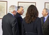 Viktor Orbán přišel také do Senátu a přivítal se s...