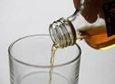 Kvůli metanolu se zpřísní zákony prodeje alkoholu