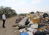 Pardubický kraj: Hejtman nabízí pomoc při likvidaci skládky u Nabočan
