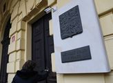 „Roušky dolů, otevřete hospody!“ Bramboračka: Po zrušení vládních zákazů zmíněn kolaps Česka