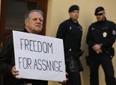 Protest za propuštění Juliana Assange, zakladatele...