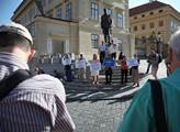 Veřejné shromáždění na Hradčanském náměstí proti m...