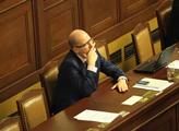 Premiér Sobotka odráží Babišovu kritiku: On při hlasování ze sněmovny utekl