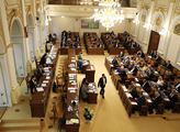 Desítky poslanců chtějí vyšetřovcí komisi, která prověří vliv autoritářských režimů v Česku