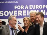 Okamurovi europoslanci v Bruselu odmítli vstát na hymnu EU. Následky? Silné čtení