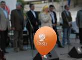 ČSSD podpoří v kampani zahraniční tváře. Na mítincích představí regionální zpěváky