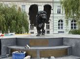Kontroverzní pomník nazvaný Okřídlený lev na Kláro...