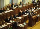 Poslanci dnes budou řešit spornou česko-slovenskou smlouvu a interpelace 