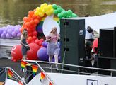Gayové, lesby, bisexuálové, transsexuálové, migranti a Romové se v Česku trápí, píše Rada Evropy