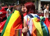 Tisíce lidí protestovaly ve Varšavě na podporu LGBT