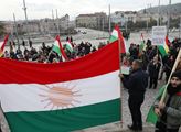 Lidé v Praze znovu protestovali proti turecké invazi v Sýrii